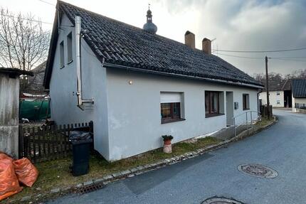 Kleines Haus in Ebnath mit Garten