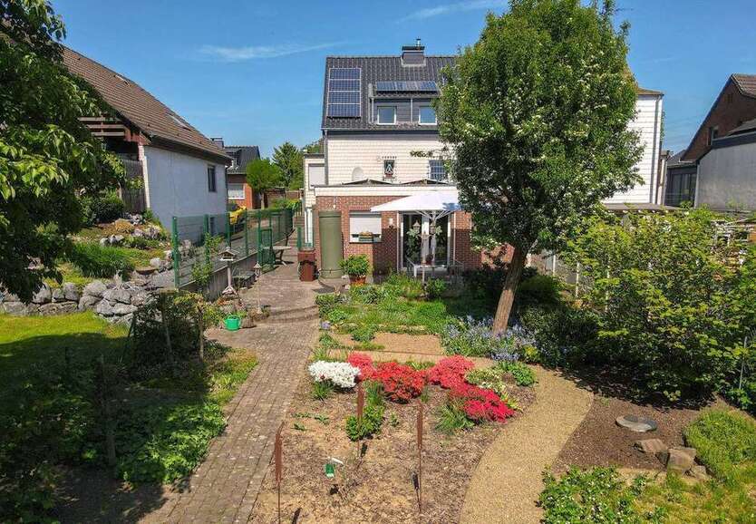 Haus zum Kaufen in Neuss 520.000 € 143.55 m²