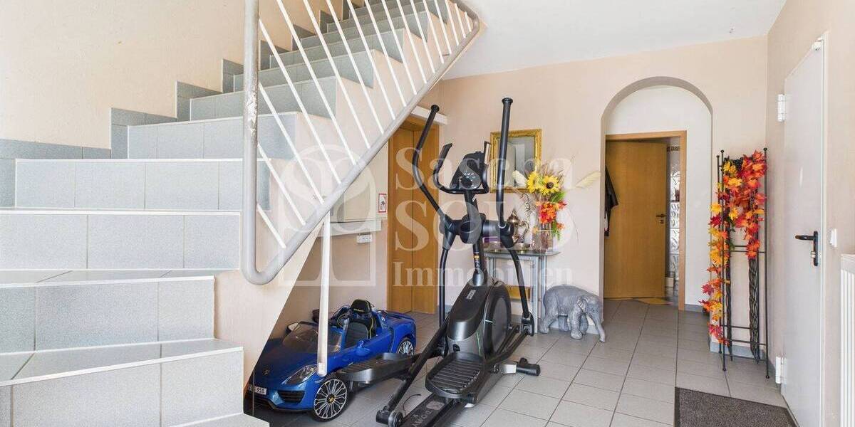Freistehendes Einfamilienhaus mit Pool, Sauna und PV-Anlage - Viel Platz & Komfort in ruhiger Lage - Einfamilienhaus Ottweiler Lautenbach | Angebot:26897065