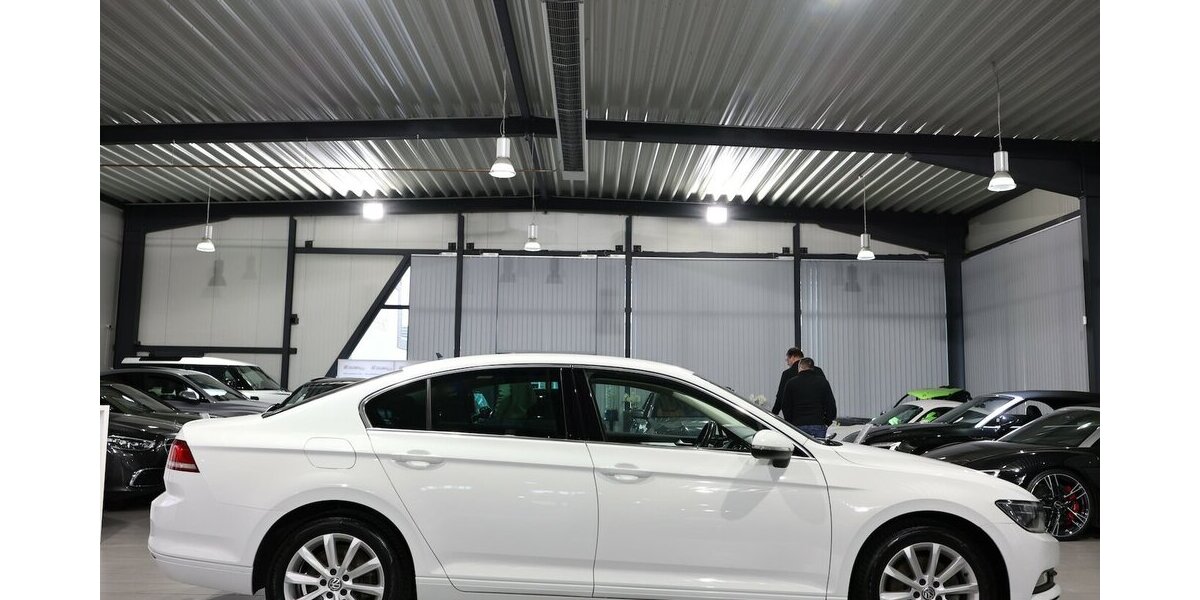 VW Passat 1.6 TDI Comfortline WHITE / MASSAGE+SHZ 176.000 km 11.111 &euro; Hamm 59077