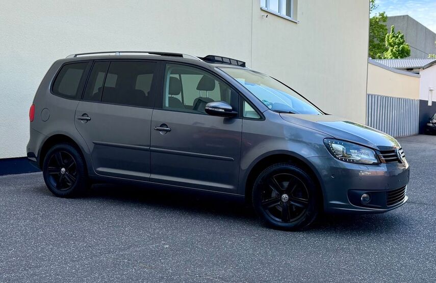 VW Touran 133.975 km 11.990 € Hamburg 20537