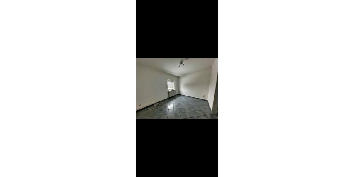 Etagenwohnung Schiffweiler - 5 Zimmer, 130 m&sup2;, 1.250&euro; | Angebot:26473092