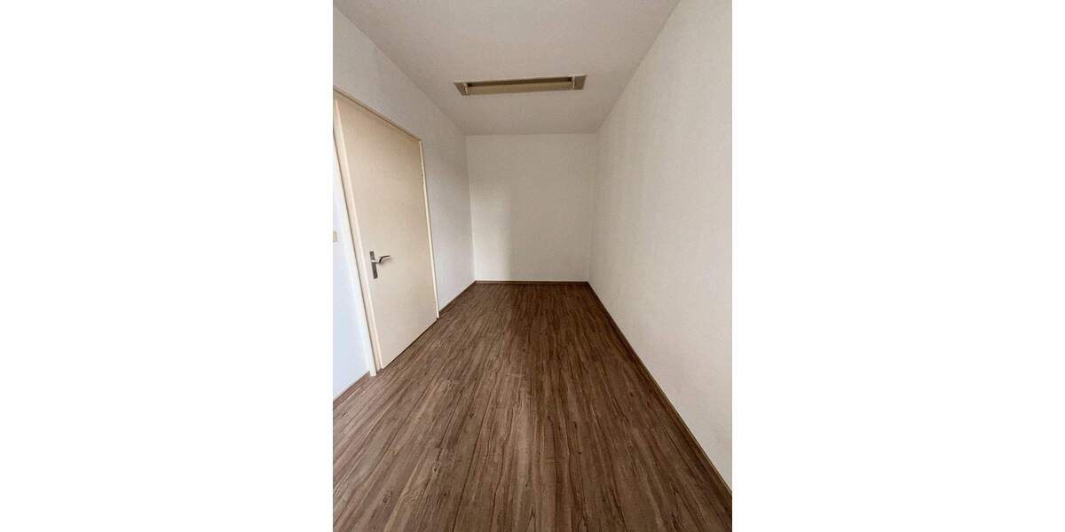 Etagenwohnung Zwickau Innenstadt - 5 Zimmer, 120 m&sup2;, 720&euro; | Angebot:24633494