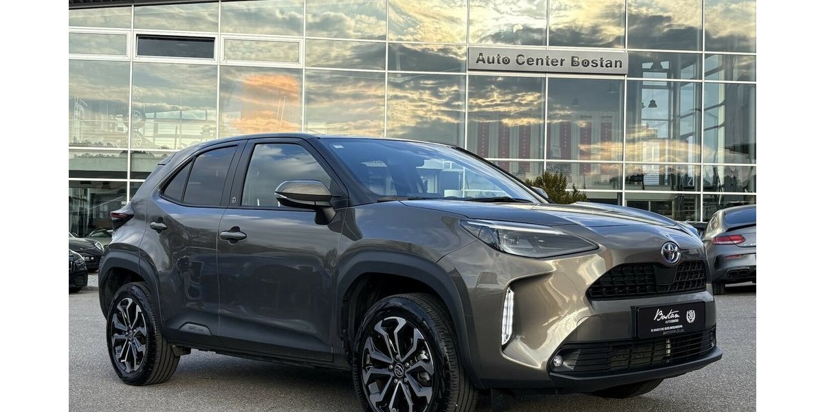 Toyota Yaris Cross TEAM D/Hybrid AWD-i KAMERA/NAVI/DAB 25.628 km 23.800 &euro; Villingen-Schwenningen 78054