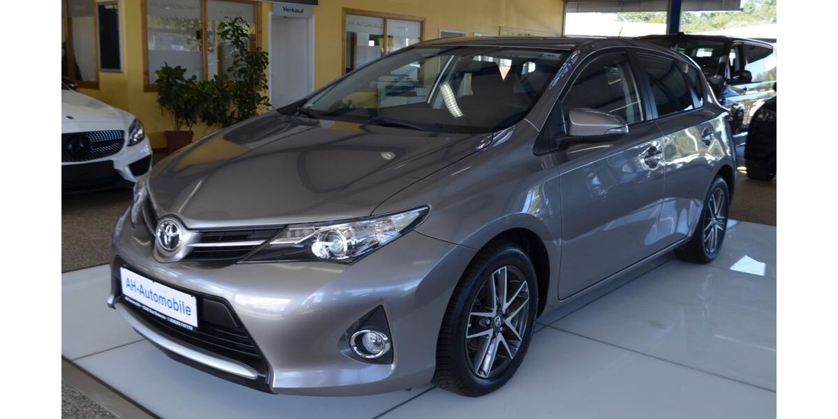 Toyota Auris 84.500 km 9.480 &euro; Bad Doberan 18209