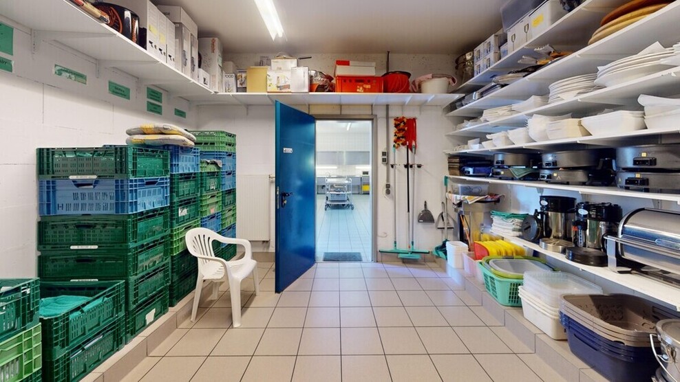 Großzügiges Wohnen und Arbeiten vereint Einfamilienwohnhaus mit Gewerbeeinheit!