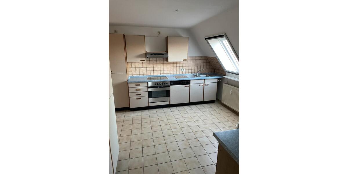 Dachgeschoßwohnung Drochtersen - 5 Zimmer, 110 m&sup2;, 1.400&euro; | Angebot:25992616