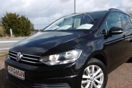 VW Touran 141.897 km 13.895 &euro; Tornesch 25436
