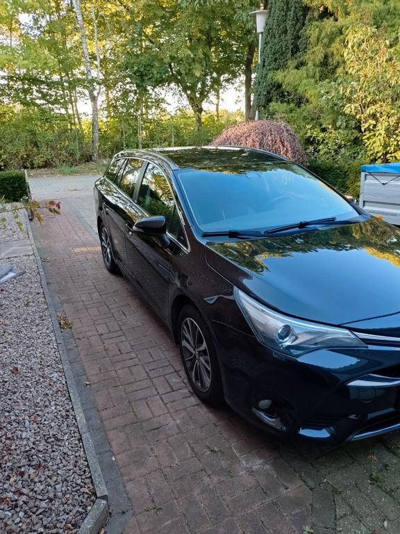 Toyota Avensis 216.339 km 6.400 € Schortens 26419