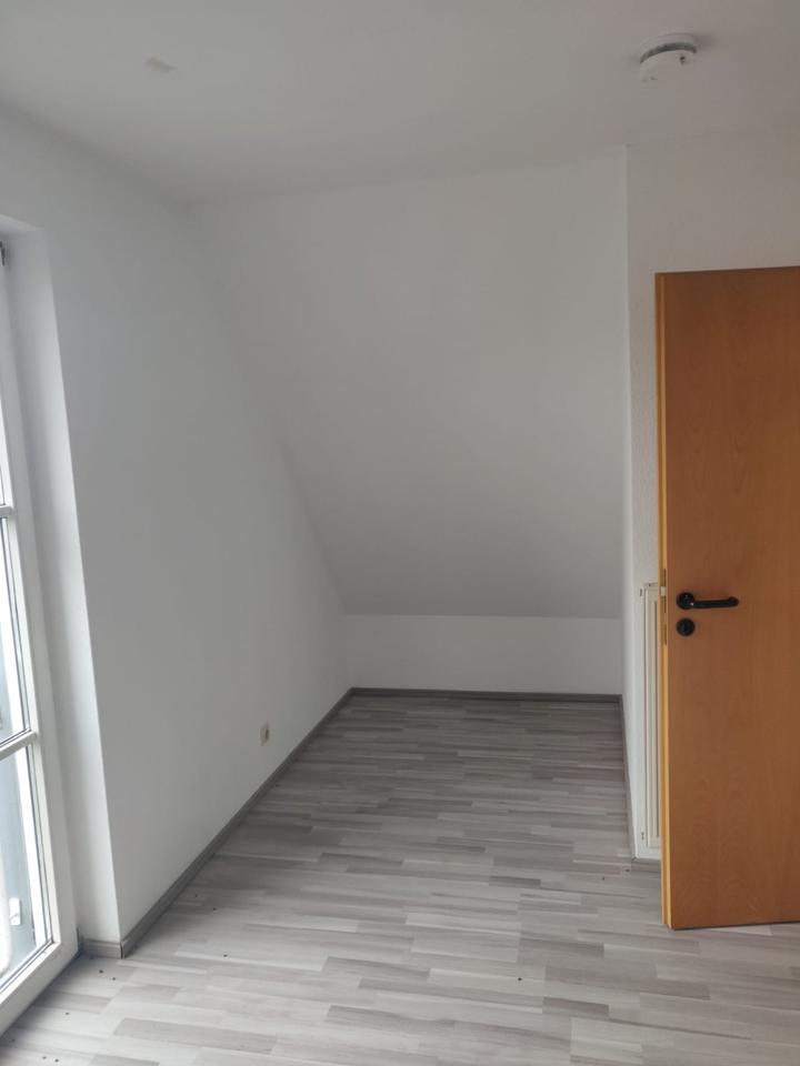 Geräumiges, preiswertes und gepflegtes 9-Zimmer-Mehrfamilienhaus
