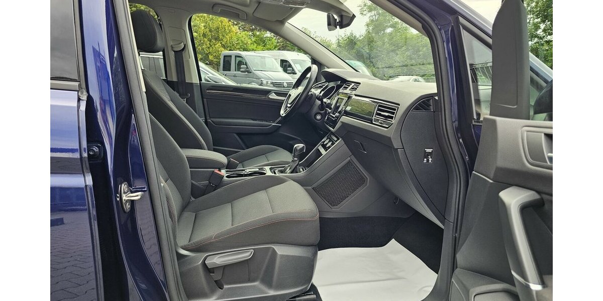 VW Touran 1.4 TSI Comfortline NAVI PANO LED AHK 69.950 km 21.490 &euro; Löhne 32584