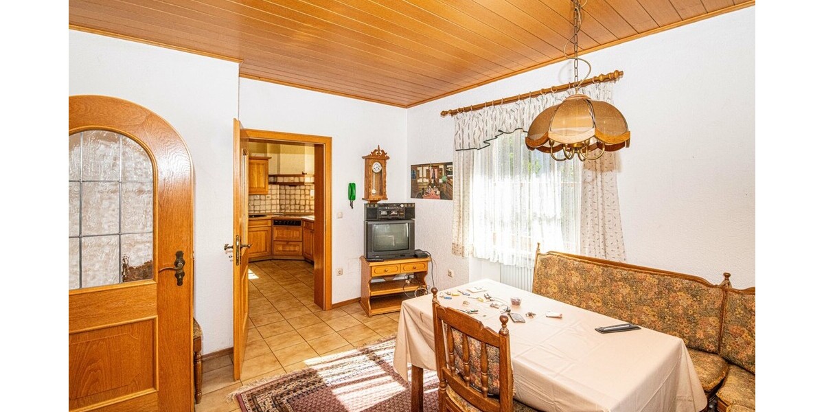 Charmantes Zweifamilienhaus mit drei Garagen und großem Garten - Zweifamilienhaus Kötzting | Angebot:24605834
