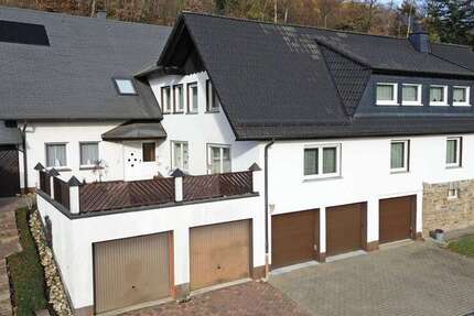 Haus zum Kaufen in Sundern (Sauerland) 475.000 € 345 m² 14 zimmer