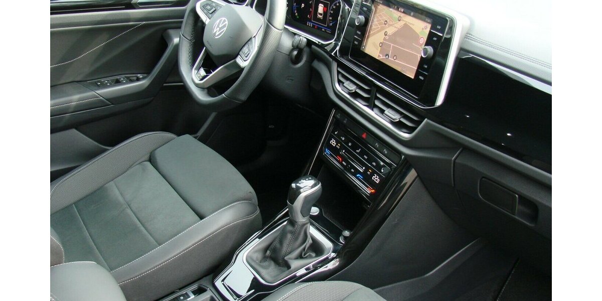 VW T-Roc 1.5TSi R-Line BMT IQ-Light ACC AHK Digital C 11.011 km 29.980 &euro; Falkensee 14612