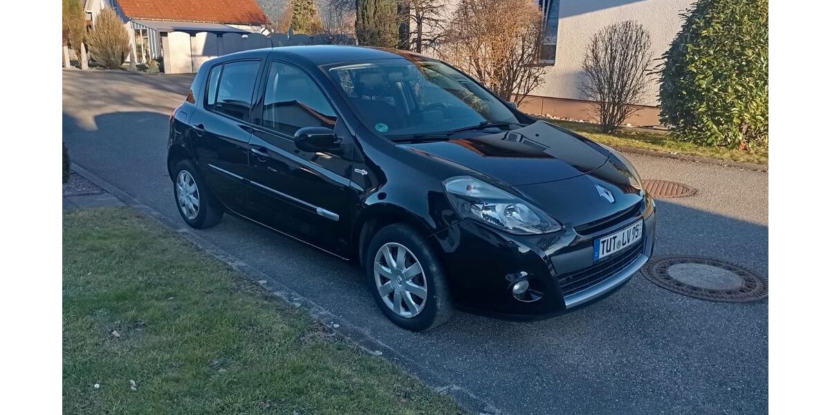 Renault Clio 75.700 km 5.500 &euro; Trossingen 78647