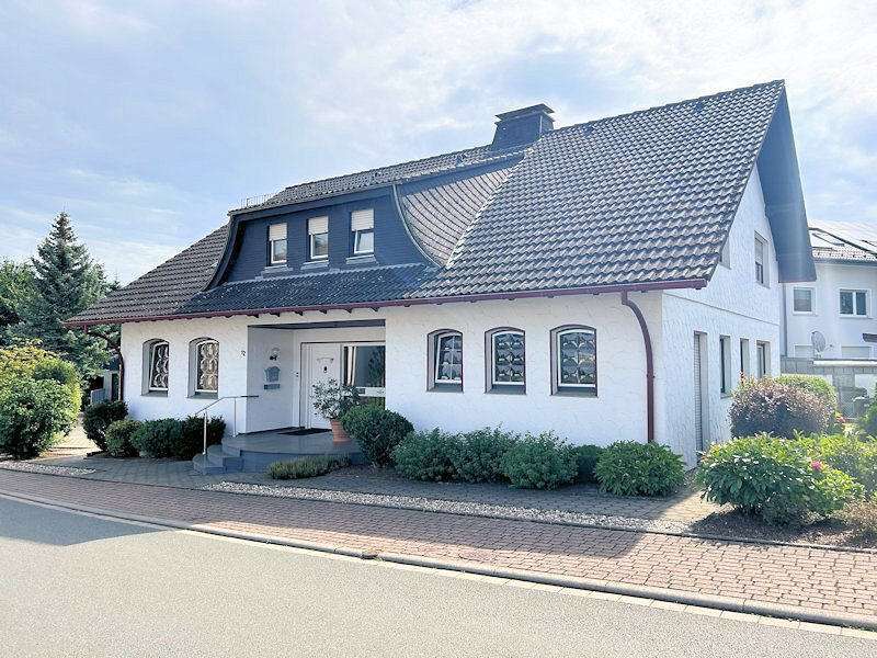 Haus zum Kaufen in Warstein 325.000 € 214 m²