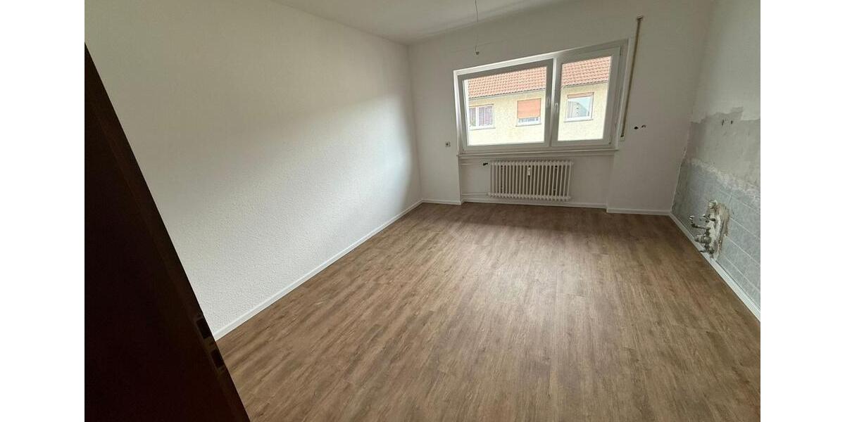 Ab sofort frei: Großzügige, renovierte 4-Zimmer-Wohnung (ca. 115 4 zimmer