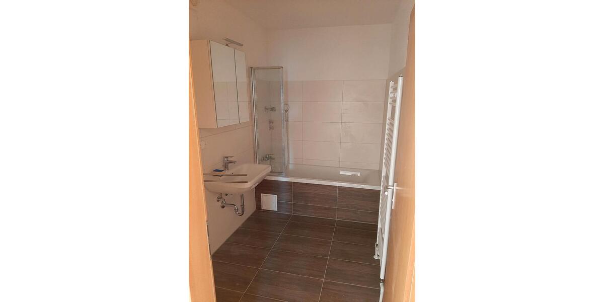 Etagenwohnung Sachsenheim - 4.5 Zimmer, 94 m&sup2;, 1.250&euro; | Angebot:25821678