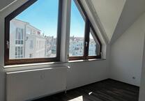 1-Zimmer DG Wohnung mit Einbauküche in der Nähe zur Stadt!