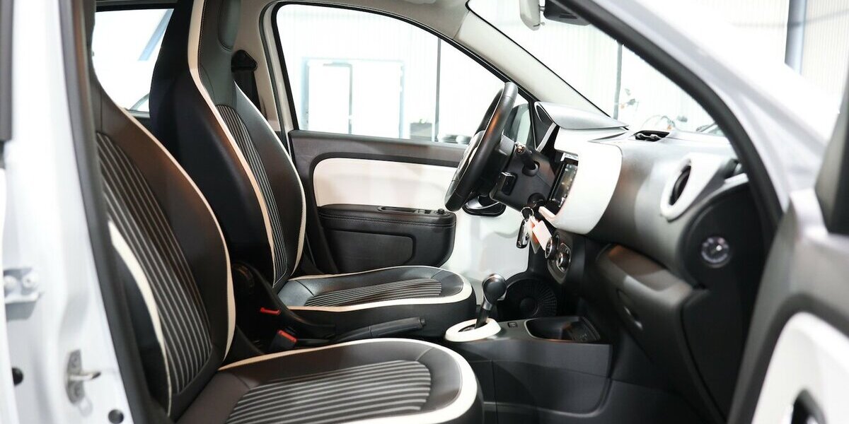 Renault Twingo INTENS ELECTRIC SPURHALTE, LEDER, KAMERA 14.000 km 13.300 &euro; Hamm 59077