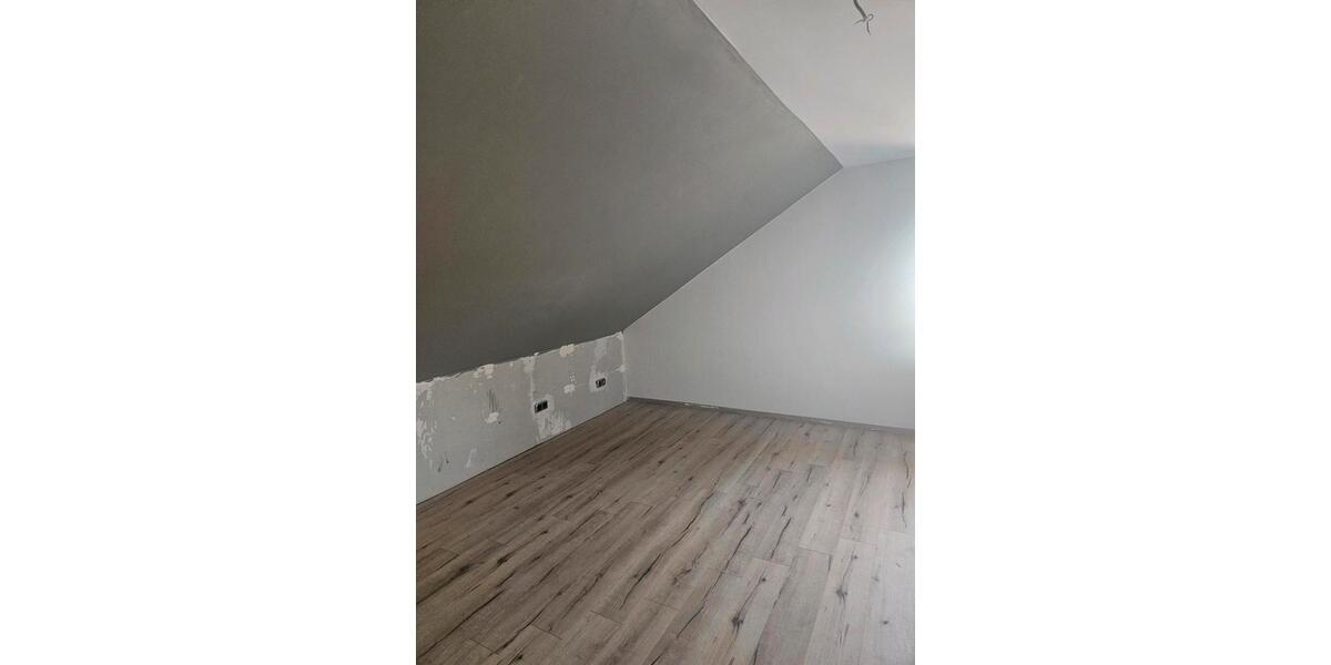 Dachgeschoßwohnung Hennef (Sieg) - 2 Zimmer, 85 m&sup2;, 980&euro; | Angebot:25410222