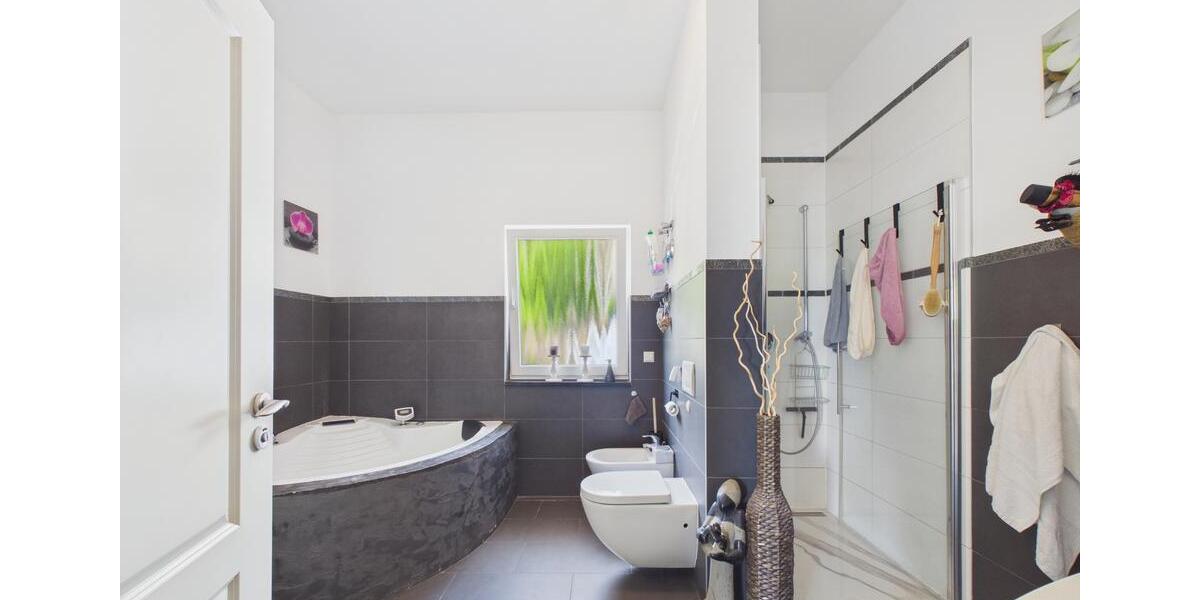 Villa Göppingen Bruckwasen - 7 Zimmer, 206 m&sup2;, 3.500&euro; | Angebot:26566211