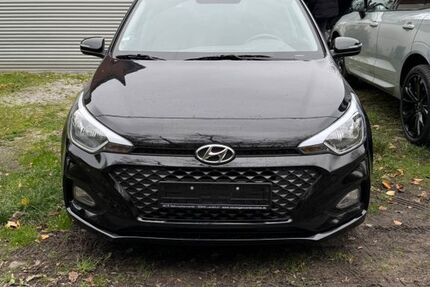Hyundai i20 12.800 km 10.490 &euro; Essen 45219