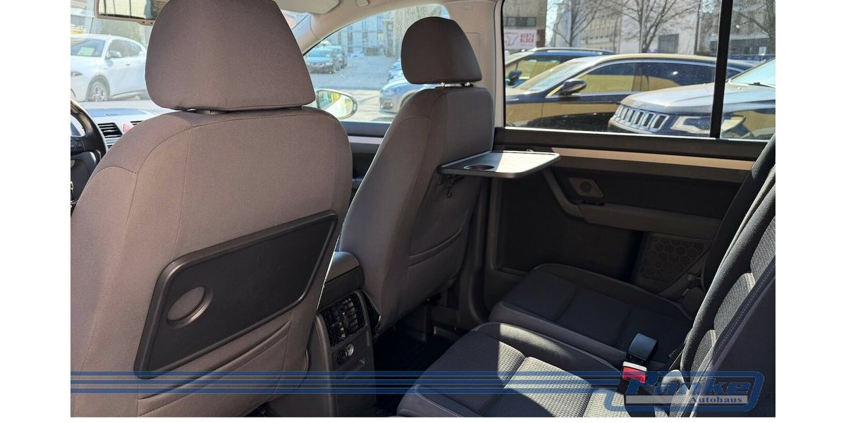 VW Touran Freestyle 1.4 DSG*SHZ*AHK*PDC*AUX* 193.614 km 4.990 &euro; Berlin 13187