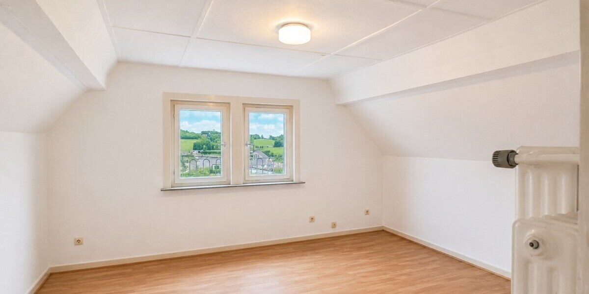 Ihr Deal: 3 Häuschen, 3 Garagen, bis zu 5 WE, davon nur 2 vermietet. HEIZUNG IST NEU! - Mehrfamilienhaus, Wohnhaus Schmitten | Angebot:26781264