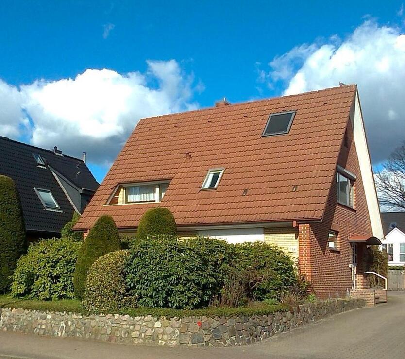 Charmantes EFH - voll unterkellert mit Garagen und Pergola!