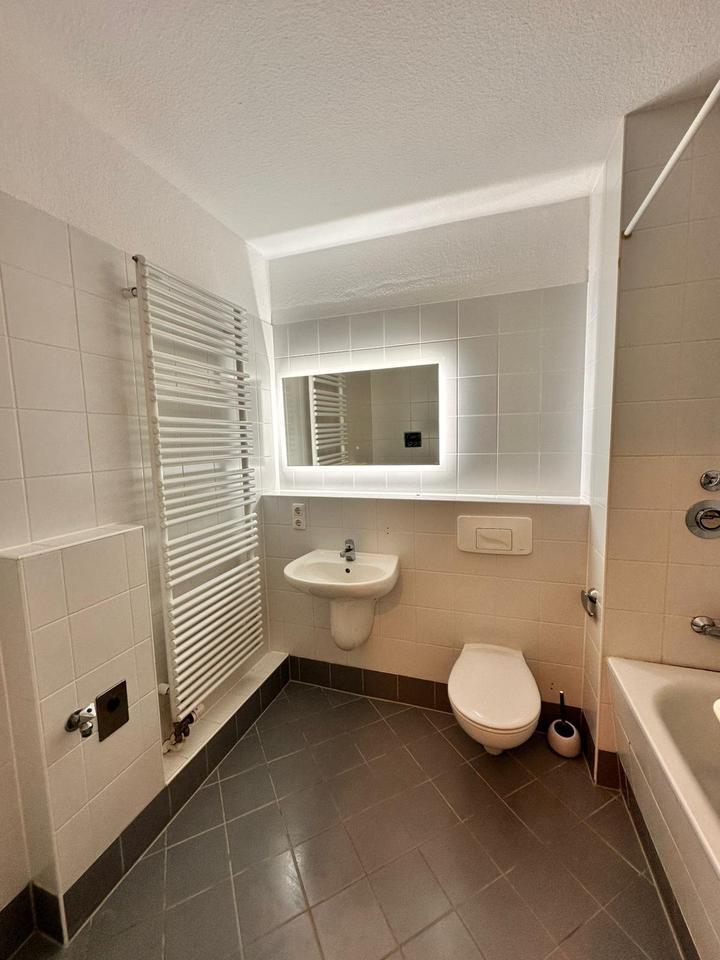 Hoppegarten: Charmante 2-Zimmer-Wohnung mit Balkon im 1. OG zimmer