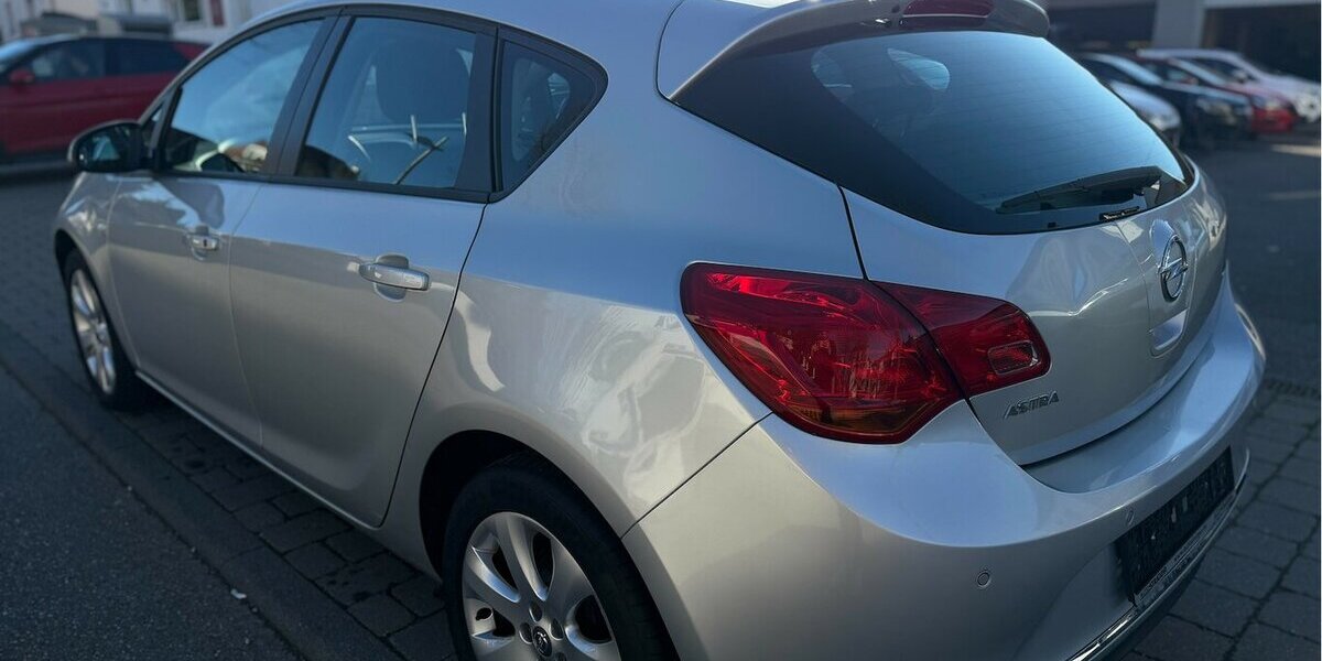 Opel Astra J 1.4 Lim. Edition SHZ PDC 100.000 km 5.990 &euro; Neckarsulm 74172