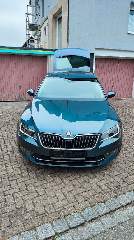 Skoda Superb 184.000 km 15.500 € Hilzingen 78247
