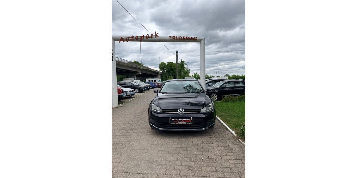 VW Golf 125.000 km 8.799 &euro; München 81825