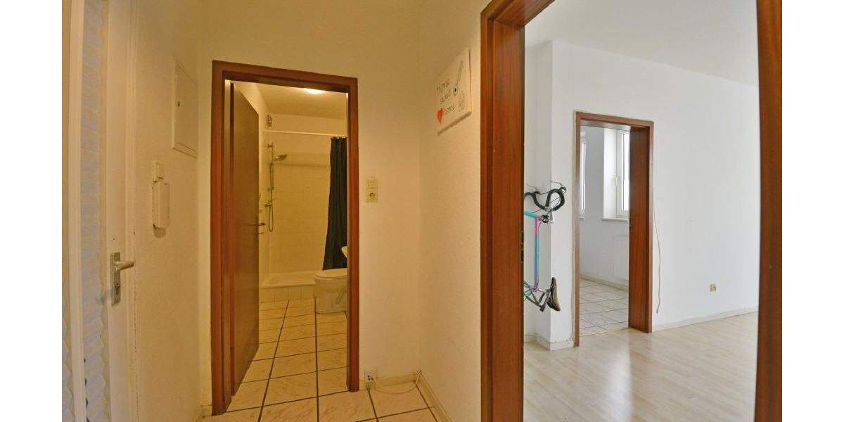 MFH mit 16 Wohneinheiten und 12 Stellplätzen; Eckgrundstück an 2 Straßen, KS-Schillerviertel 3 zimmer