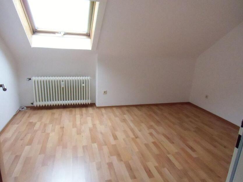 Dachgeschoßwohnung in Künzell-Bachrain zimmer