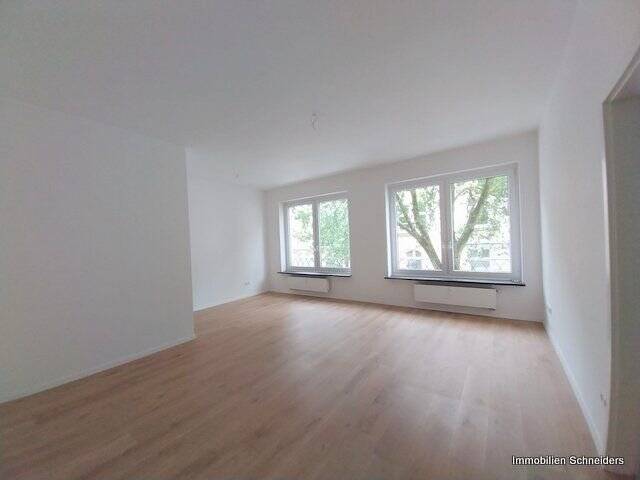 Düsseldorf-Flingern-Süd, Engelbertstraße - Komplett sanierte 2-Zimmer-Wohnung mitsehr großer Terrasse zeitnah zu mieten !!