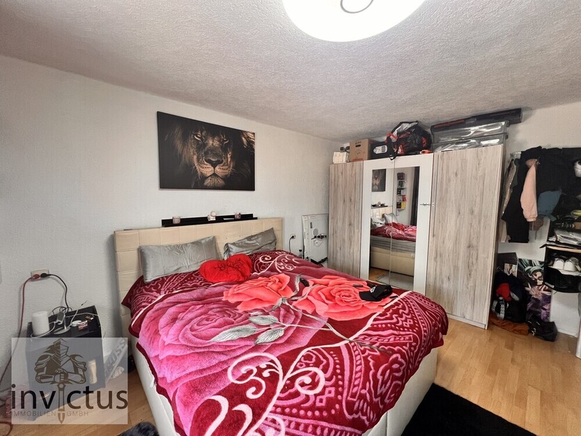 Investition mit Perspektive, sanierungsbedürftige 4- Zimmer Wohnung im Erdgeschoss