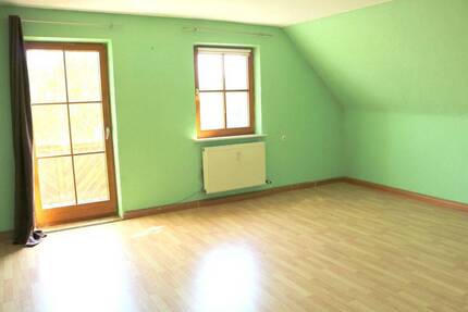 Sofortbezug Dachgeschosswohnung mit Balkon und Stellplatz (inklusive) 2 zimmer