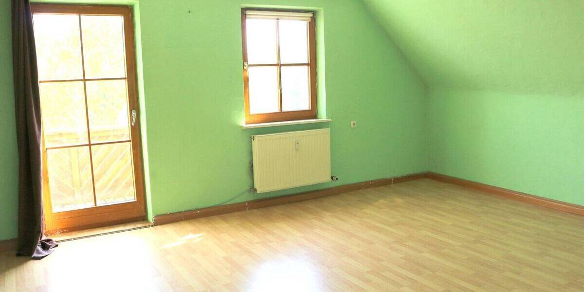 Sofortbezug Dachgeschosswohnung mit Balkon und Stellplatz (inklusive) 2 zimmer