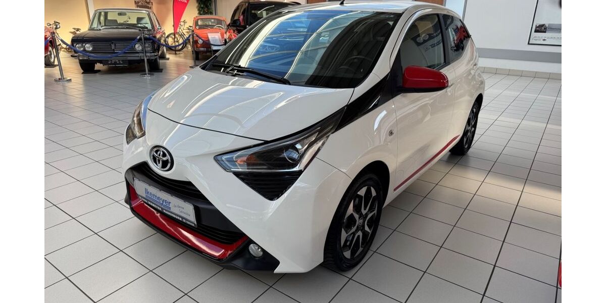 Toyota Aygo (X) 43.605 km 9.950 &euro; Paderborn 33104
