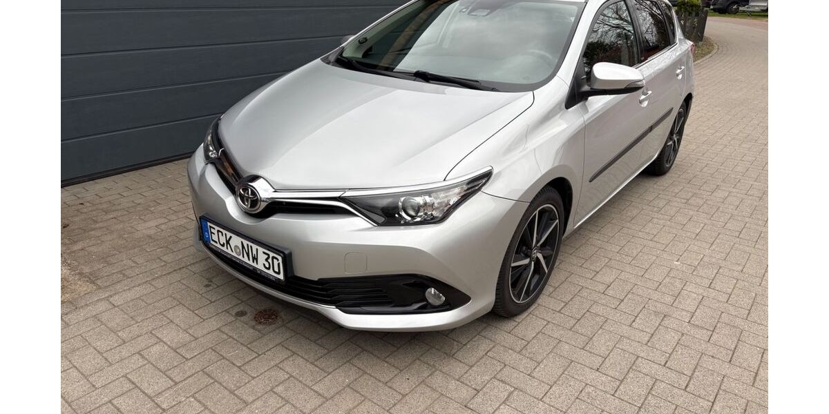 Toyota Auris 150.000 km 7.499 &euro; Kosel 24354