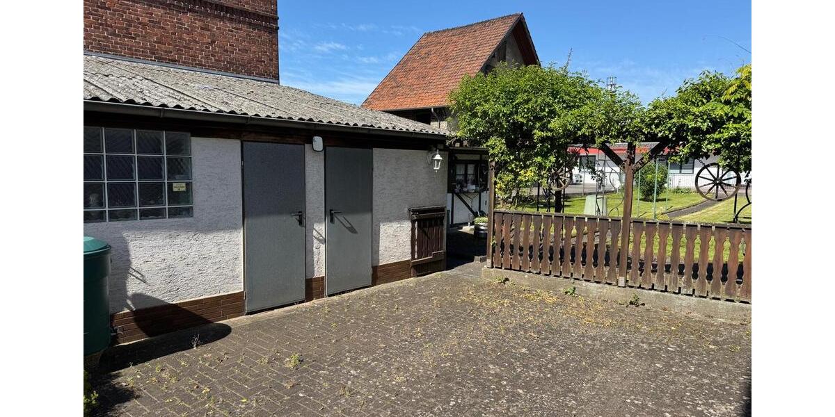 Doppelhaushälfte Sontra - 8 Zimmer, 173 m&sup2;, 110.000&euro; | Angebot:26357357