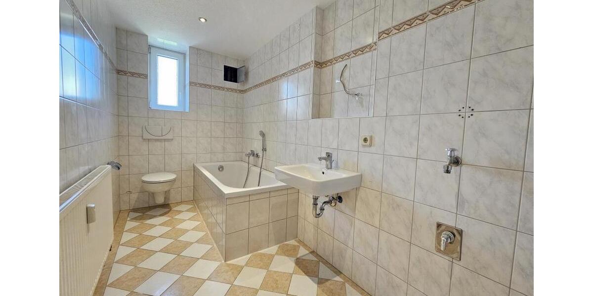 Dachgeschoßwohnung Aue-Bad Schlema Bad Schlema - 3 Zimmer, 84 m&sup2;, 260&euro; | Angebot:26251360