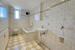 Dachgeschoßwohnung Aue-Bad Schlema Bad Schlema - 3 Zimmer, 84 m&sup2;, 260&euro; | Angebot:26251360