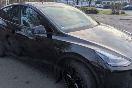 Tesla Model Y 36.500 km 32.000 &euro; Niederkassel 53859