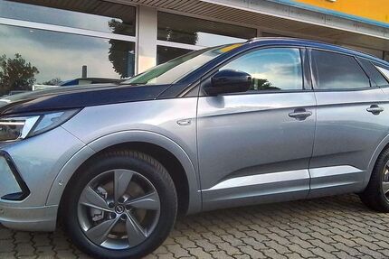 Opel Grandland (X) 16.556 km 31.780 € Schönebeck (Elbe) 39218