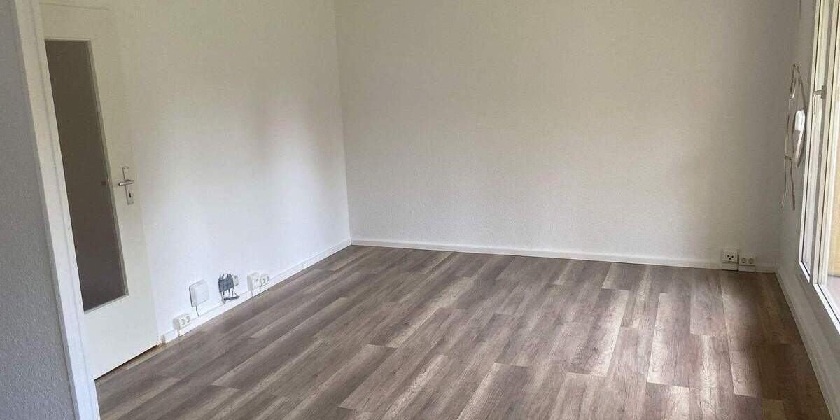 Zimmer Halle (Saale) Nördliche Neustadt - 3 Zimmer, 57 m&sup2;, 345&euro; | Angebot:26343851