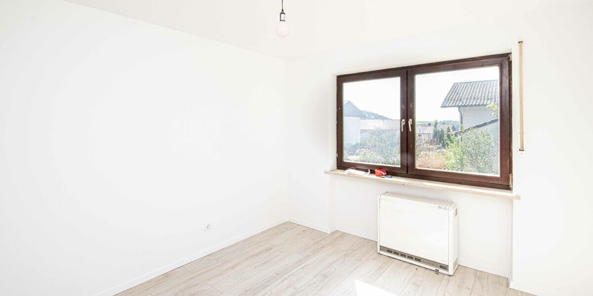 Zweifamilienhaus in guter Lage, größtenteils saniert - Zweifamilienhaus Stamsried | Angebot:25072865