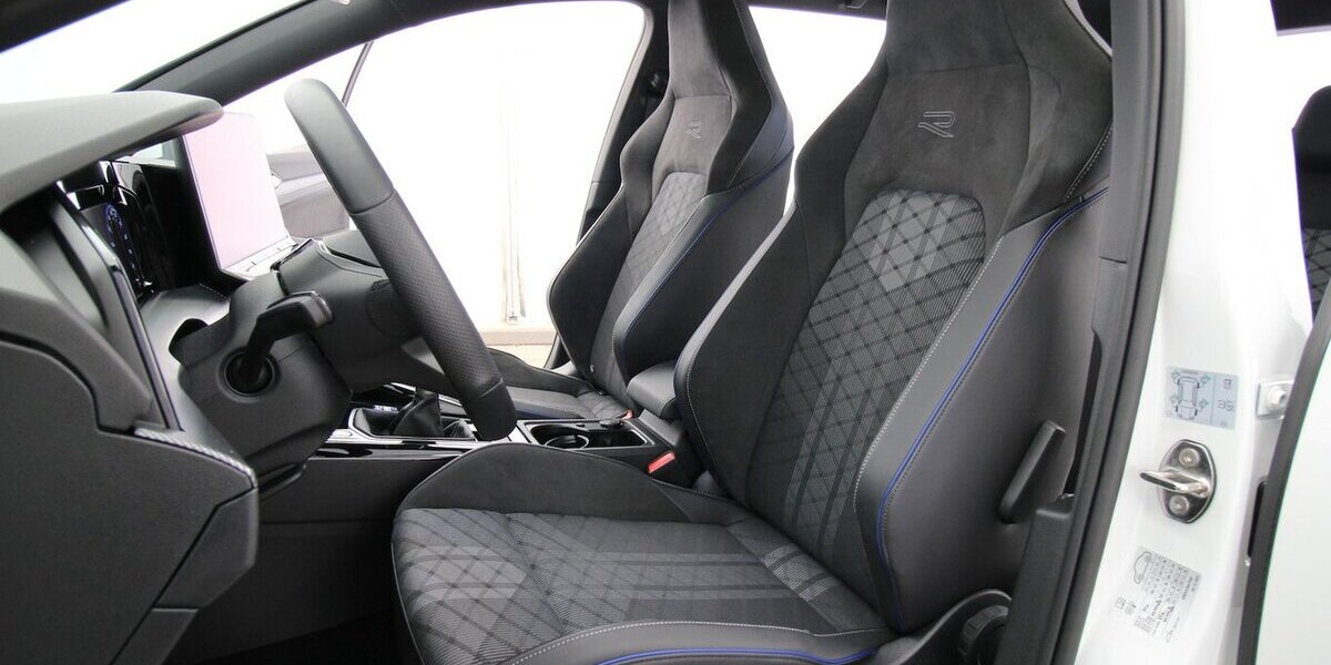 VW Golf VIII Variant 1.5 TSI R-Line LED+KAMERA+ACC 32.787 km 25.900 &euro; Hagenow 19230